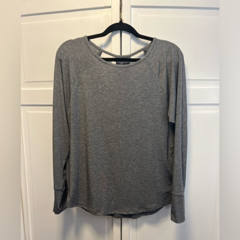 Gap Fit Breathe Long Sleeve T-Shirt With Cutout Back Size Womenโs Small